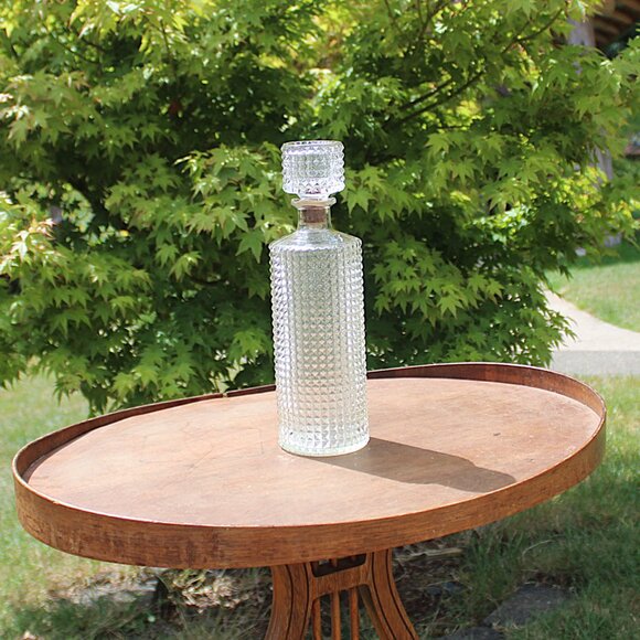 Vintage Diamond Point Glass Decanter โ Clear Pressed Glass with Stopper โ 11.75" - Picture 8 of 10